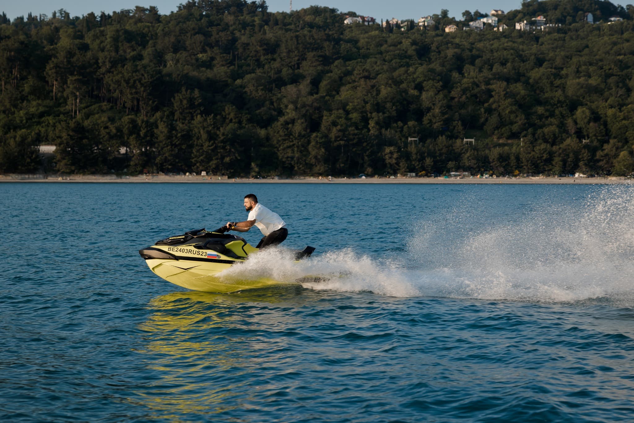 Гидроцикл BRP Sea-Doo на скорости